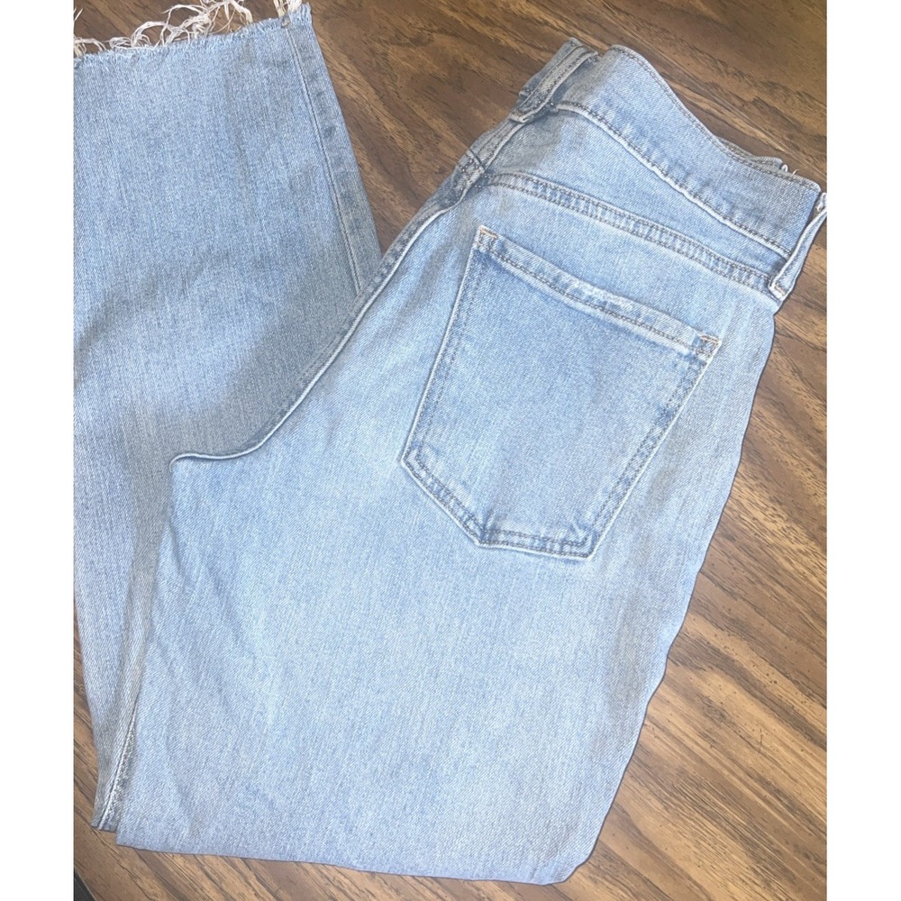 Old Navy Boyfriend Mid-Rise Distressed Light Wash Raw Hem Jeans Womens Size 2